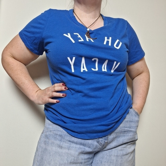 Old Navy Blue and White Oh Hey Vacay Cotton Crew Neck Graphic Tee Size Medium - Picture 1 of 7